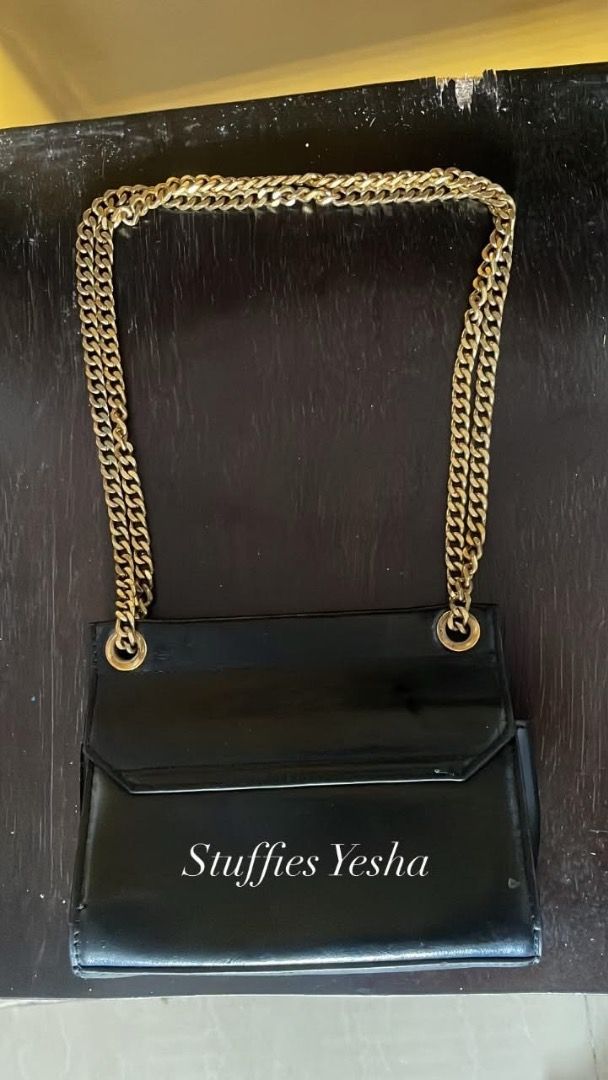 Agebel Bag (Category: Shoulder Bags) located in Manila. Submitted by stuffiesyesha (Listing ID 1463670633, Image 3). Description: Two Way Shoulder/Sling .