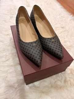 (Category: ) located in . Submitted by preloved_by_lalalazafry (Listing ID 1463635420, Image 1). Description: .