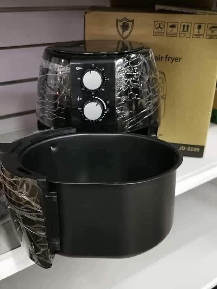 air fryer (Category: Fryers) located in Tayabas. Submitted by lovelyalcaraz (Listing ID 1463610630, Image 2). Description: JD-8109 KAISAVILLA 4.5L CAPACITY AIR FRYER Oil Free non stick pan.