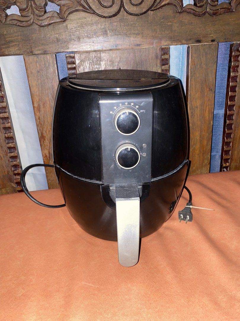 Air fryer (Category: Cookware & Accessories) located in Calamba. Submitted by dennioly (Listing ID 1463619173, Image 1). Description: .