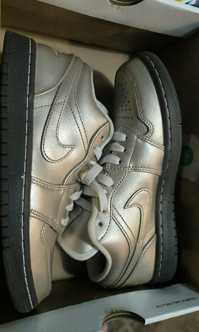 Air Jordan 1 Low (Category: Sneakers) located in Bacolod City. Submitted by johnthrift (Listing ID 1463594554, Image 1). Description: Air Jordan 1 Low 24CM 28EUR USED ONCE Dm me of make offer.
