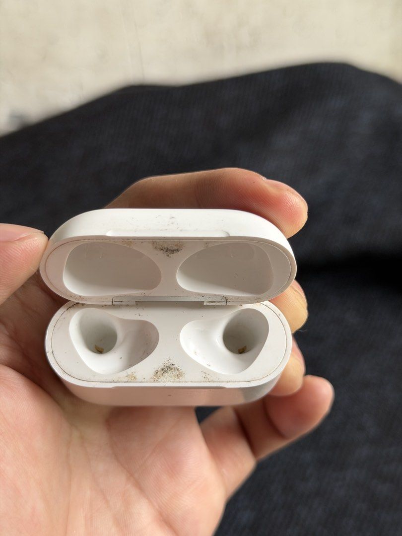 Airpods GEN 3 CHARGING CASE ONLY! ( FIXED PRICE ) (Category: Earphones) located in Manila. Submitted by deyb. (Listing ID 1463669119, Image 2). Description: Airpods GEN 3 CHARGING CASE ONLY! FIXED PRICE, PASS SA BELOW PRICE POSTED TAKE NOTE - ORIGINAL ONLY! QC LOCATION - OPEN FOR SHIPPING! .