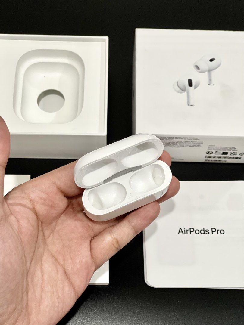 Airpods PRO 2 CHARGING CASE LIGHTNING ONLY (Category: Earphones) located in Manila. Submitted by prelovedbyporttt (Listing ID 1463680402, Image 2). Description: Airpods PRO 2 CHARGING CASE LIGHTNING ONLY 🔗PERSONAL WARRANTY: 1 MONTH (Valid as long as the item hasn’t been dropped or exposed to water) • 100% No hidden defects • 100% Battery health is in great condition • 100% Fully functional • 100% Original item (feel free to check my transaction 
