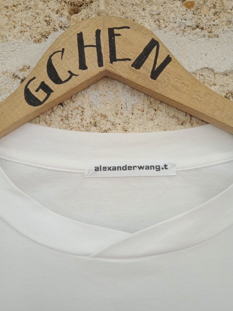 Alexander wang (Category: Activewear) located in Dumanjug. Submitted by goldenforest.f91668 (Listing ID 1463603891, Image 2). Description: 21 x 26.5 excellent condition no issue/no stain cebu location.