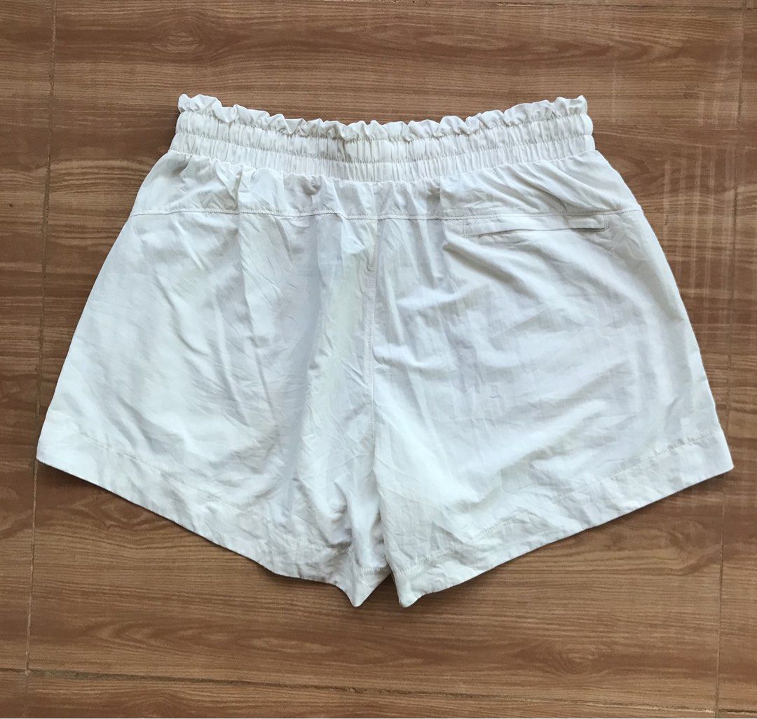 All in motion Running Short (Category: Activewear) located in Cebu City. Submitted by whytruekoy (Listing ID 1463592998, Image 3). Description: All in Motion Running Short Authentic Size Medium W / 28-32 L / 15 Excellent.