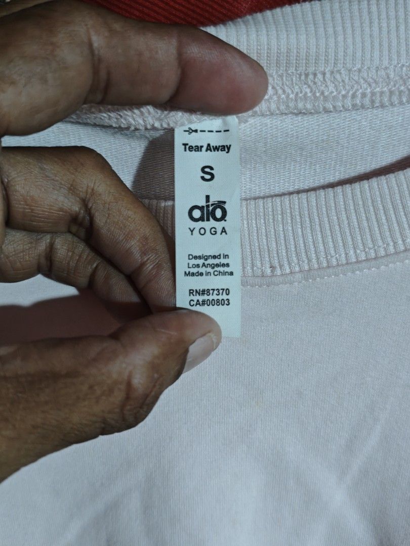 Alo Yoga Cropped longsleeve (Category: Activewear) located in San Pedro. Submitted by streetthriftsph (Listing ID 1463662027, Image 3). Description: alo yoga cropped longsleeve 550+SF Condition: 9/10 Size: Small 15x18.5 Colorate: 9/10.