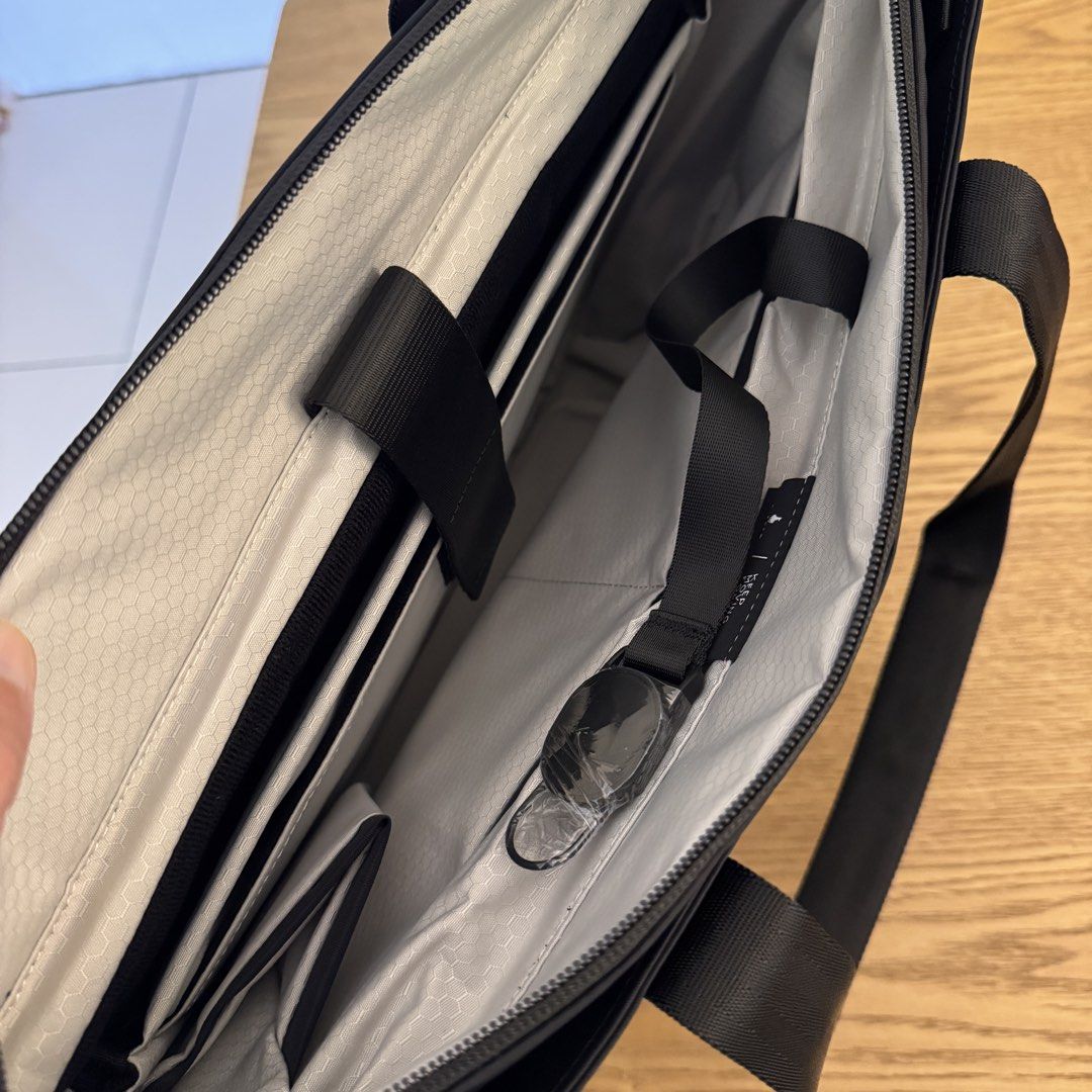 Alpaka Metro Tote (Category: Tote Bags) located in Pasig City. Submitted by mon.alcantara (Listing ID 1463615495, Image 3). Description: - Alpaka Metro Tote Bag in Black - Weatherproof fabrics for durability - Soft-touch fleece-lined sleeve fits up to 16" MacBook Pro - Smooth YKK zippers with DWR coating - Convenient magnetic key tether - External side pocket for umbrella or water bottle - Dimensions: 39cm (H) x 35cm (W) x 12cm (D) -Brandnew, sti