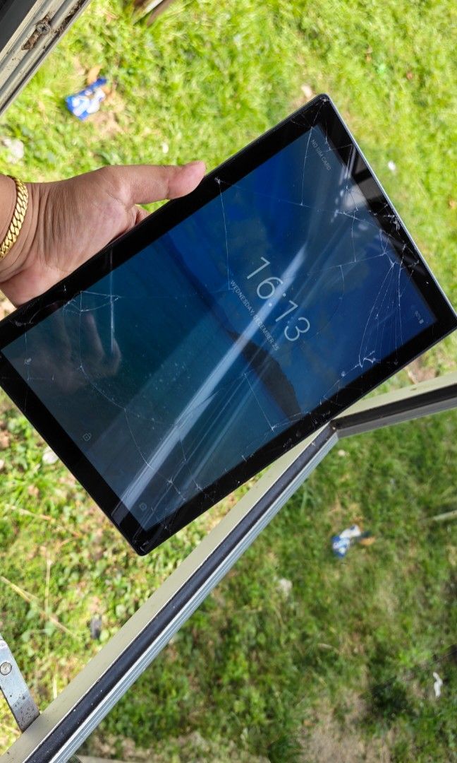 ANDROID TABLET (Category: Android) located in Besut. Submitted by schasyazwani (Listing ID 1463716541, Image 1). Description: nak letgo tab ni murah2 pickup/cod kuala krai - besut.