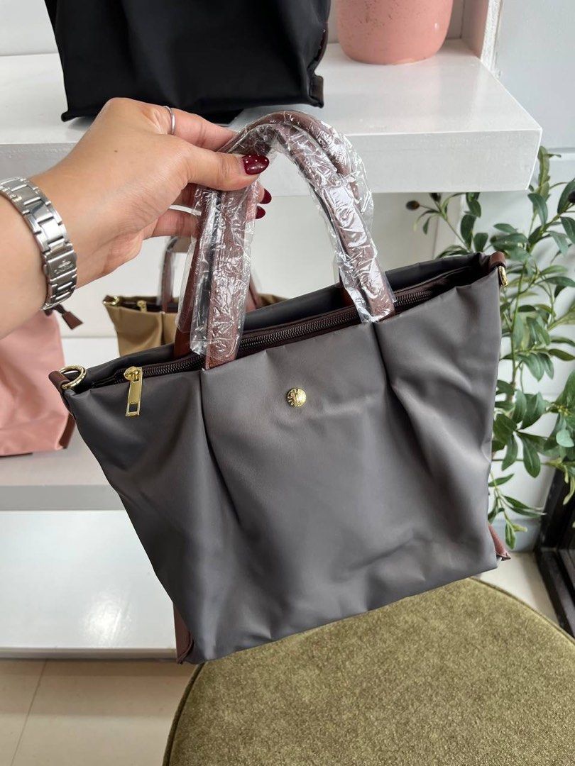 Anello Legato Largo Bag (Category: Shoulder Bags) located in Binan City. Submitted by pinkykeenshop (Listing ID 1463737247, Image 1). Description: .