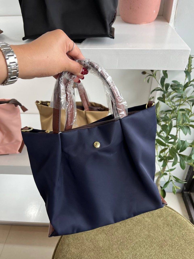 Anello Legato Largo Bag (Category: Shoulder Bags) located in Binan City. Submitted by pinkykeenshop (Listing ID 1463737265, Image 1). Description: .