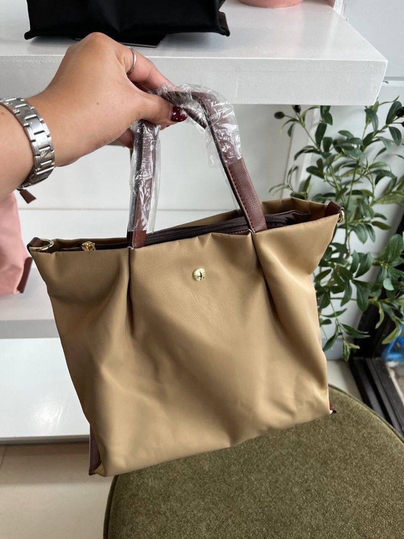 Anello Legato Largo Bag (Category: Shoulder Bags) located in Binan City. Submitted by pinkykeenshop (Listing ID 1463737288, Image 1). Description: .