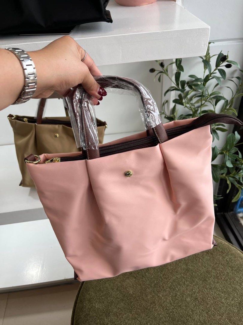 Anello Legato Largo Bag (Category: Shoulder Bags) located in Binan City. Submitted by pinkykeenshop (Listing ID 1463737311, Image 1). Description: .
