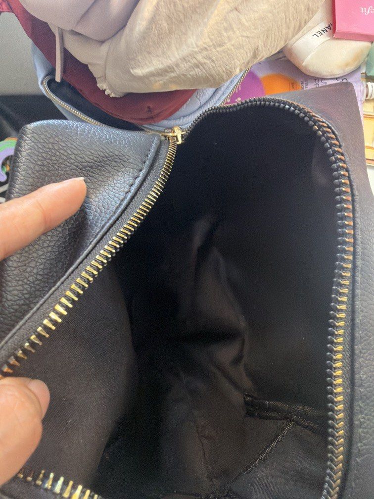 Anko pouch (Category: Purses & Pouches) located in Quezon City. Submitted by destashingmycloset (Listing ID 1463580457, Image 2). Description: .