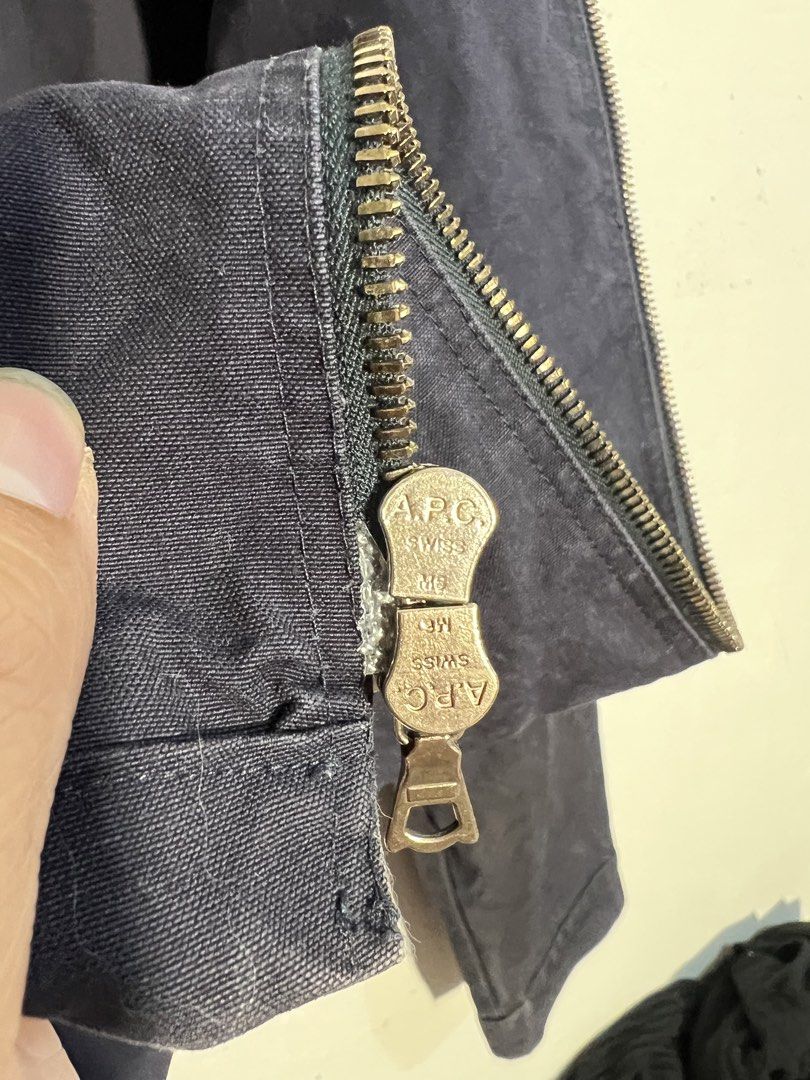 apc harrington canvas (Category: Announcements) located in Baguio. Submitted by poloyapa69064 (Listing ID 1463713763, Image 3). Description: wts vintage apc harrington canvas large authentic good condition issue:last pic not sure if washable.