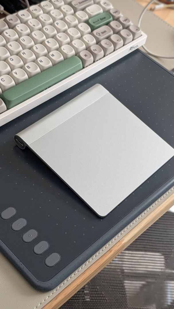 Apple Magic Trackpad (A1339) (Category: Laptops & Notebooks) located in Caloocan City. Submitted by marodeguzm20871 (Listing ID 1463617074, Image 1). Description: - Wireless and 2 double A battery operated - Works as intended - Connects via Bluetooth RFS: Upgraded to Magic trackpad 2.