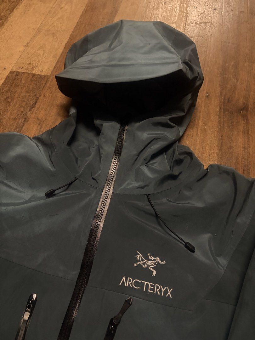 Arc'teryx Alpha SV Jacket Men's S/M (Category: Coats, Jackets and Outerwear) located in Labangan. Submitted by hortelanoj72770 (Listing ID 1463679611, Image 2). Description: - Arc'teryx Alpha SV Jacket - Men's Size: S/M - Color: Dark Grey - Material: Gore-Tex Pro - Ideal for all outdoor activities - Made in China.