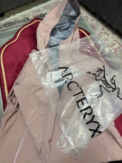 (Category: ) located in . Submitted by sweatshirtsbundle (Listing ID 1463718881, Image 1). Description: .