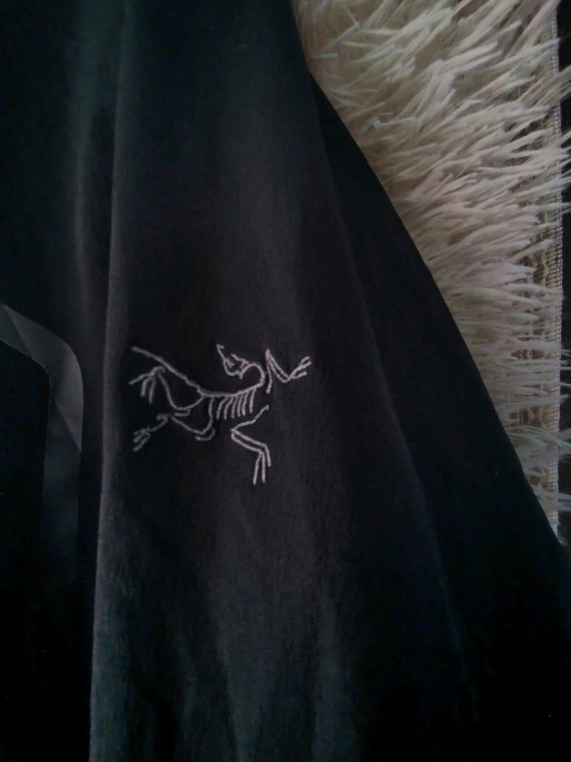 ArcTeryx Windbreaker (Category: Coats, Jackets and Outerwear) located in Rizal, Mindoro Occidental. Submitted by thrift.finds_5103 (Listing ID 1463647214, Image 3). Description: ArcTeryx Windbreaker Size : Medium on tag Dimes: 22 x27 Condition: Excellent Color Rate: 10/10 Location: Rizal, Occidental Mindoro South Luzon Philippines 5103.
