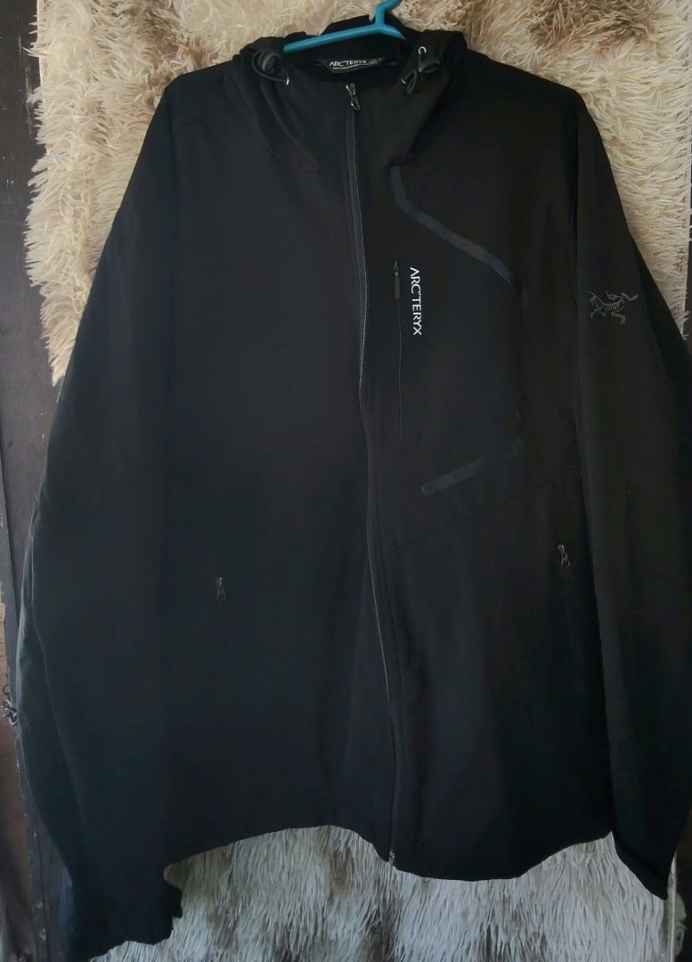 ArcTeryx Windbreaker (Category: Coats, Jackets and Outerwear) located in Rizal, Mindoro Occidental. Submitted by thrift.finds_5103 (Listing ID 1463647214, Image 1). Description: ArcTeryx Windbreaker Size : Medium on tag Dimes: 22 x27 Condition: Excellent Color Rate: 10/10 Location: Rizal, Occidental Mindoro South Luzon Philippines 5103.