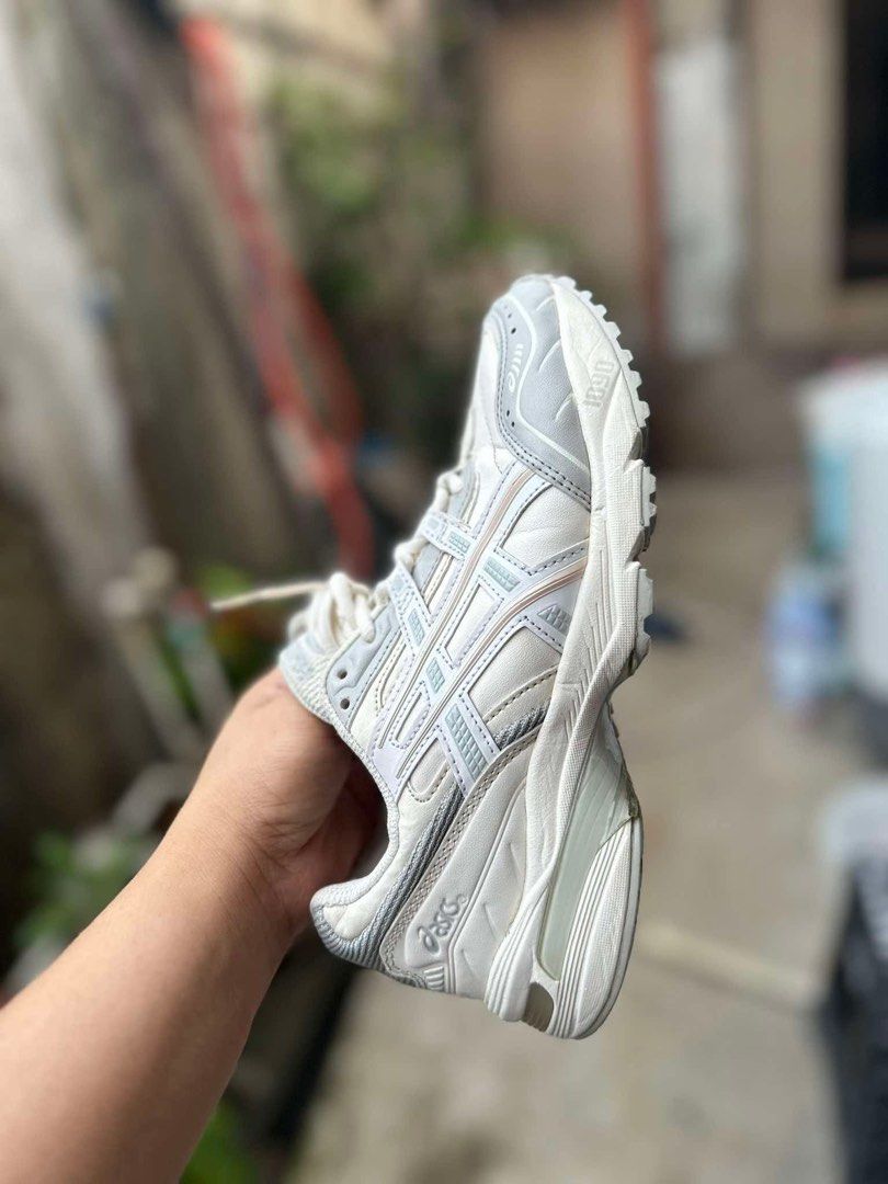 Asics 1090 - Preloved 9/10 condition (Category: Sneakers) located in Cebu City. Submitted by ChaKoleksyon (Listing ID 1463687137, Image 2). Description: 23.5 cm EURO: 27.5 Paper bag from Planet Sports only, without box na po di ko alam nasaan na yung box. Message me for the video..