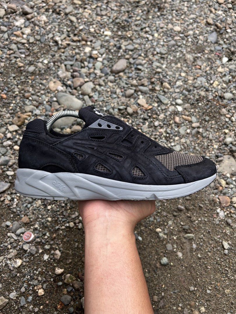 ASICS GEL-DS TRAINER OG ‘BLACK’ (Category: Sneakers) located in Cabanatuan. Submitted by thriftttttt (Listing ID 1463590035, Image 2). Description: SIZE: 9 US, 42.5 EUR, 27 CM.
