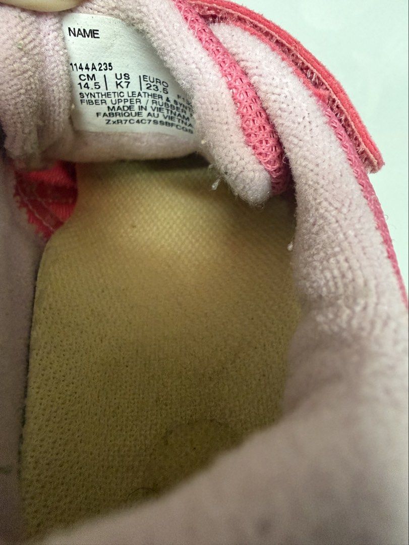Asics kids pink sneakers (Category: Babies & Kids Fashion) located in Manila. Submitted by urbanwear (Listing ID 1463683041, Image 3). Description: Size 7 14.5.