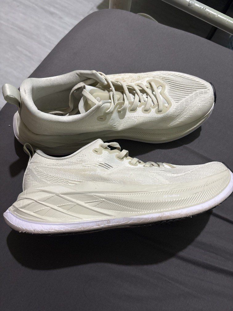 Asics Super Blast 2 (Category: Sports & Fitness Nutrition) located in Agdangan. Submitted by jyrncrs (Listing ID 1463673865, Image 2). Description: Only used 5 times/good for running.