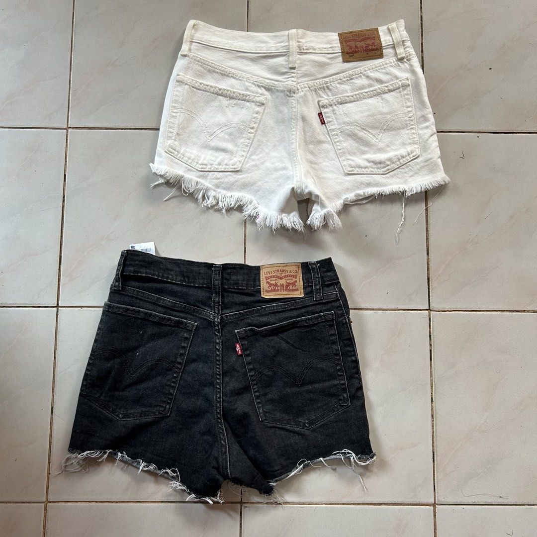 Aspack levis short for Women 😍 (Category: Shorts) located in Jinoba-an. Submitted by eegiboy (Listing ID 1463631148, Image 1). Description: Wts: Levis 🥵 High rise shorts🔥 For women 😍 Dimes: 28-29 L-13 Excellent condition 🥰 Needwash 😘 Aspack 850plussf Dm me if interested📩 Thankyou🙏😇.