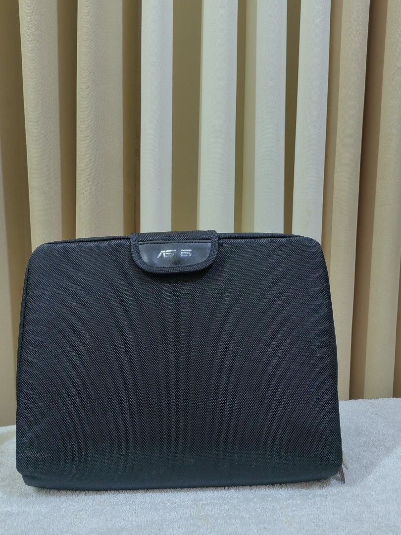 ASUS Black Laptop sleeve/Bag (Category: Laptop Bags & Sleeves) located in Makati City. Submitted by prelovedtreatedwithlove (Listing ID 1463738898, Image 1). Description: - Black ASUS laptop or tablet bag - Comfortable carrying handle - Dedicated tablet compartment - Internal pocket for accessories - Secure zip-around closure - Excellent protection for your device on the go - Fits 11 inches, convertible to sleeve or carry on - Makapal high qualit