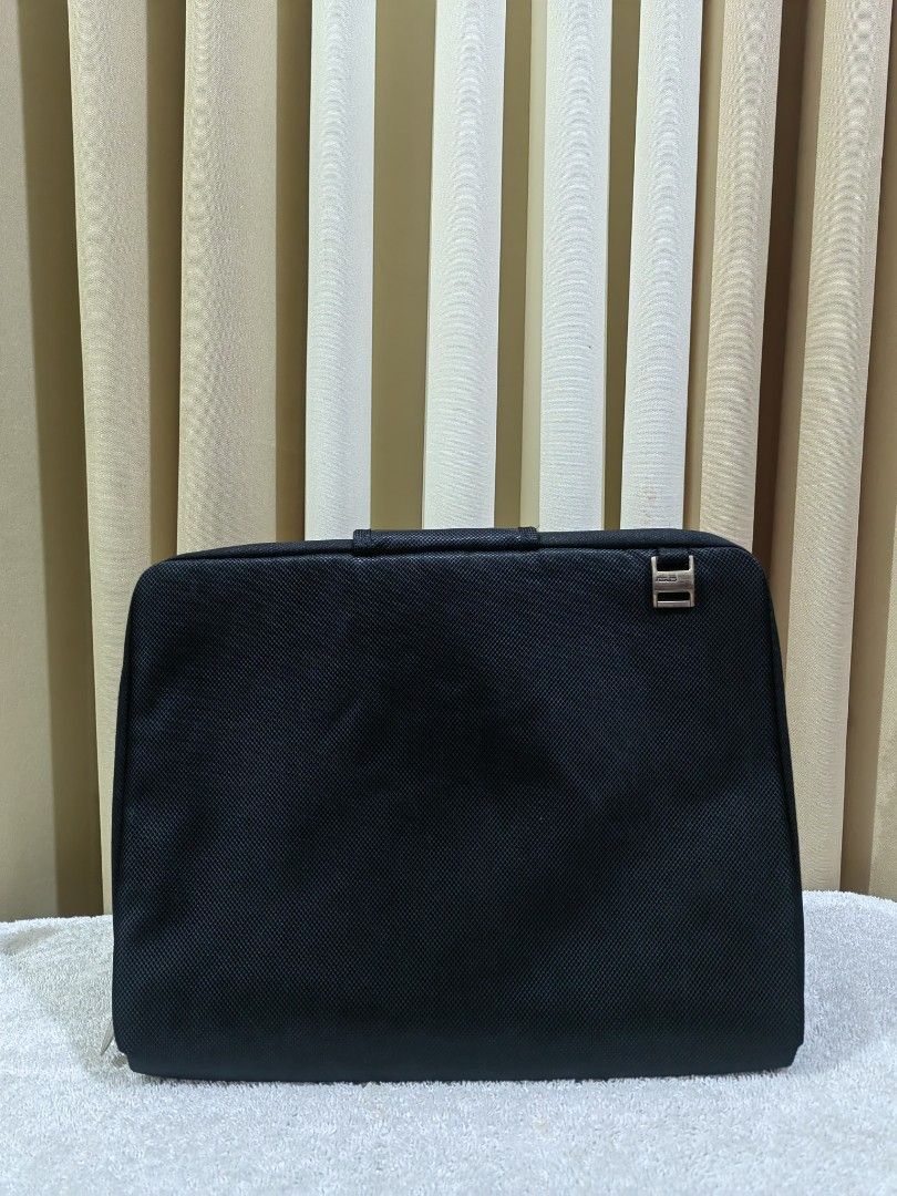 ASUS Black Laptop sleeve/Bag (Category: Laptop Bags & Sleeves) located in Makati City. Submitted by prelovedtreatedwithlove (Listing ID 1463738898, Image 2). Description: - Black ASUS laptop or tablet bag - Comfortable carrying handle - Dedicated tablet compartment - Internal pocket for accessories - Secure zip-around closure - Excellent protection for your device on the go - Fits 11 inches, convertible to sleeve or carry on - Makapal high qualit
