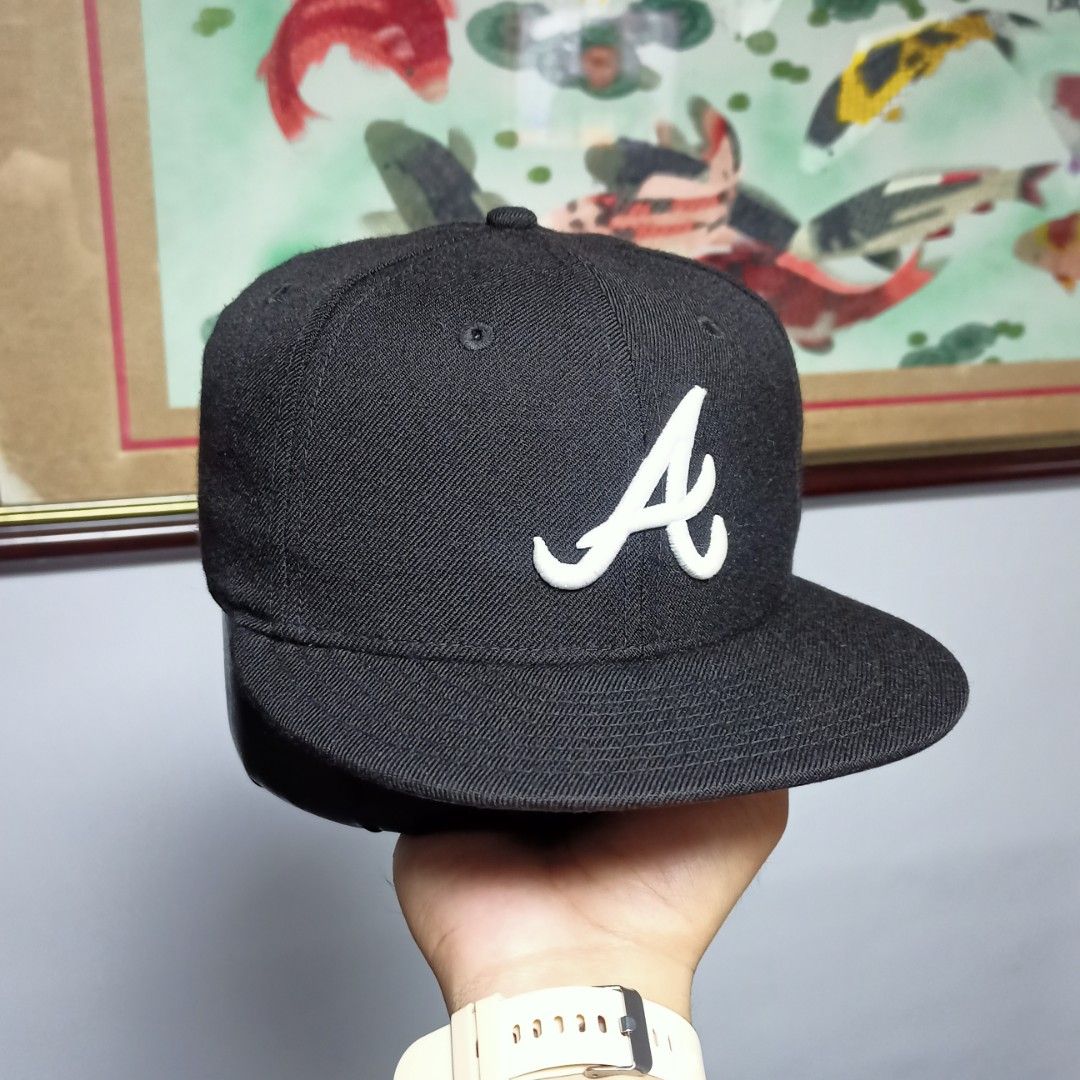 ATLANTA BRAVES (Category: Caps & Hats) located in Bulacan. Submitted by capscene (Listing ID 1463598466, Image 2). Description: ATLANTA BRAVES Size: 7 1/8 •Excellent condition •100% wool •100% legit -₱1,550 only DM SA FB PAGE: "Cap $cene" 📥.
