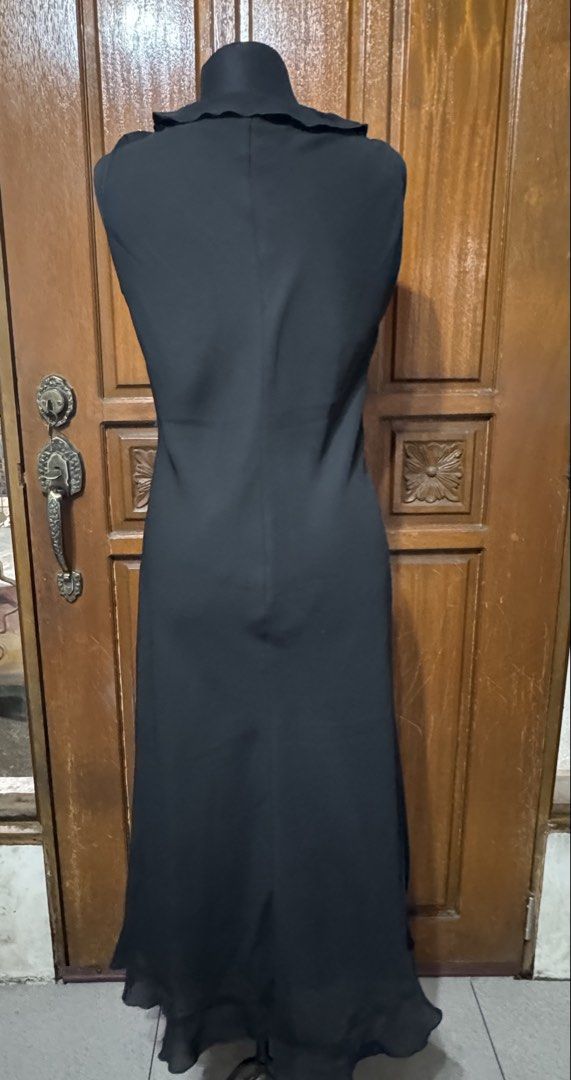 Atmosphere Black Sleeveless Midi Dress (Category: Dresses) located in Manila. Submitted by prelovedshopmnl (Listing ID 1463635917, Image 3). Description: - Black sleeveless midi dress by Atmosphere - Features a ruffled neckline - Sequined detail at the bust - Ruffled hemline - Ideal for parties or a night out - Size 16 on tag but fits Medium frame.
