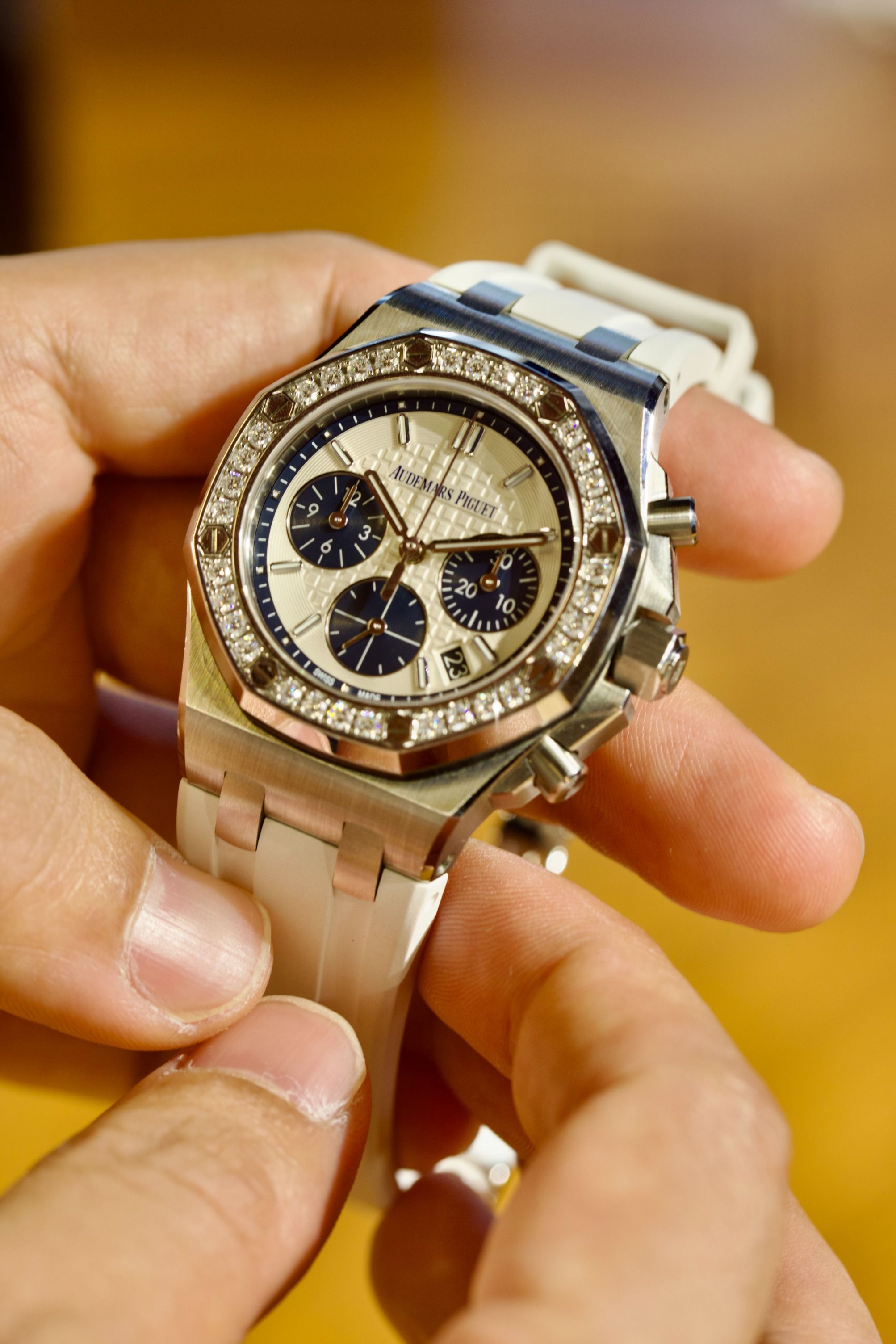 Audemars Piguet Royal Oak Offshore 26231ST.ZZ.D010CA.01 (Category: Watches) located in Singapore. Submitted by watchbanka23 (Listing ID 1463171344, Image 1). Description: Product code: M260823UAPT19 Condition (website): Very Good Warranty card year: 2019 Diameter: 37mm Movement: Automatic Case material: Steel Dial color: Silver Scope of delivery: Original box and papers No Exchange Thank You Want to see more watches we have please follow us on: W