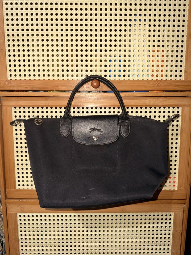 Auth Longchamp Le Pliage Tote Bag (Category: Luxury Bags & Wallets) located in Davao. Submitted by jz.archive (Listing ID 1463679948, Image 1). Description: - Classic black Longchamp tote bag - Durable nylon body with genuine leather handles and trim - Folds flat for convenient storage - Features a spacious main compartment - Includes a small inner pocket for essentials - Comes with a detachable shoulder strap for versatile carrying - Perfect for
