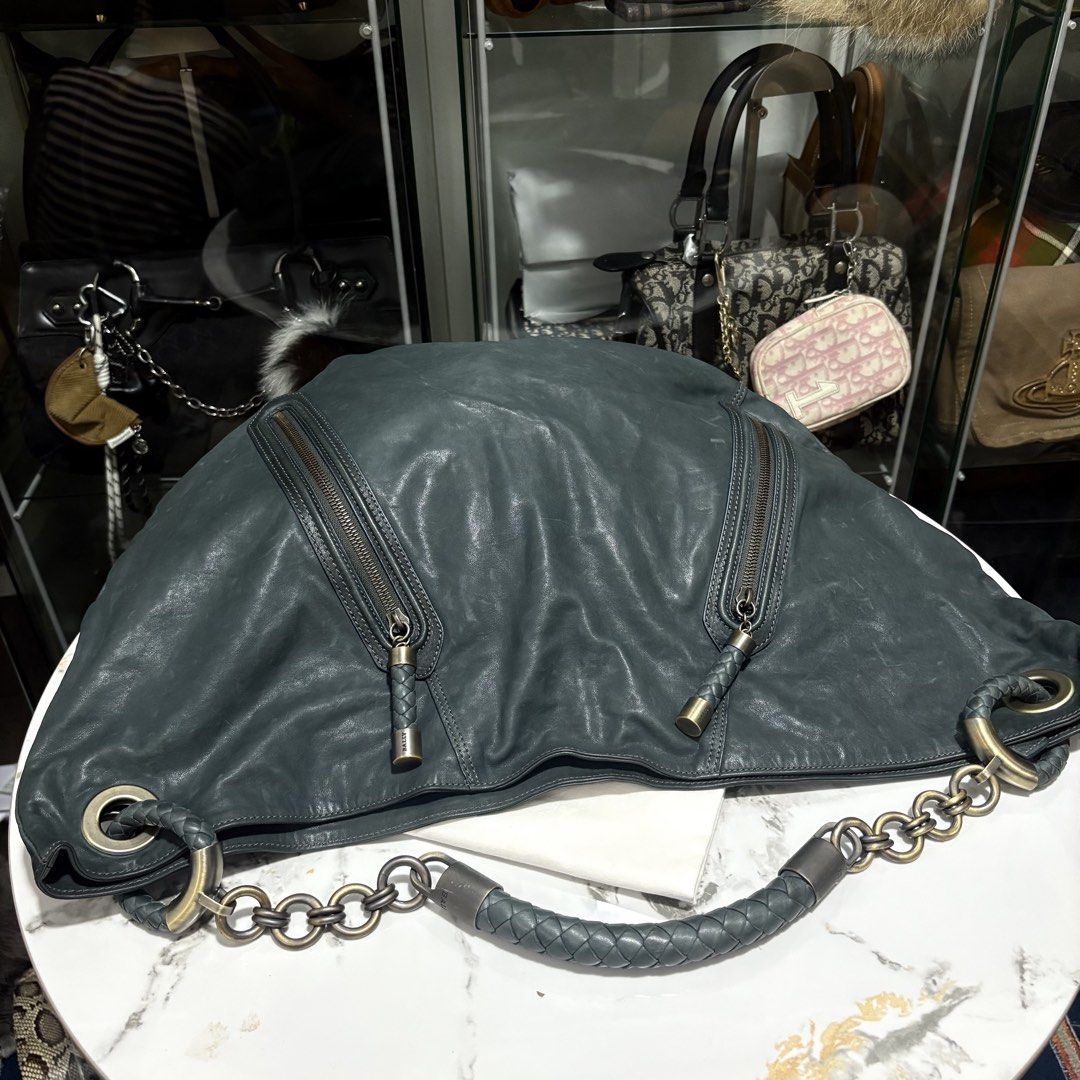 Authentic Bally Genuine Leather Boho Bag (Category: Luxury Bags & Wallets) located in Binangonan. Submitted by makoleksyon (Listing ID 1463673587, Image 3). Description: Excellent condition Like new No flaws Not faded po ang leather po Genuine leather same leather po ng Balencia Bag Ganda ng design po parang Bottega Veneta Size : 15 x 21 inches Comes with dust bag Bought in Japan 💯% Authentic Money back guarantee .