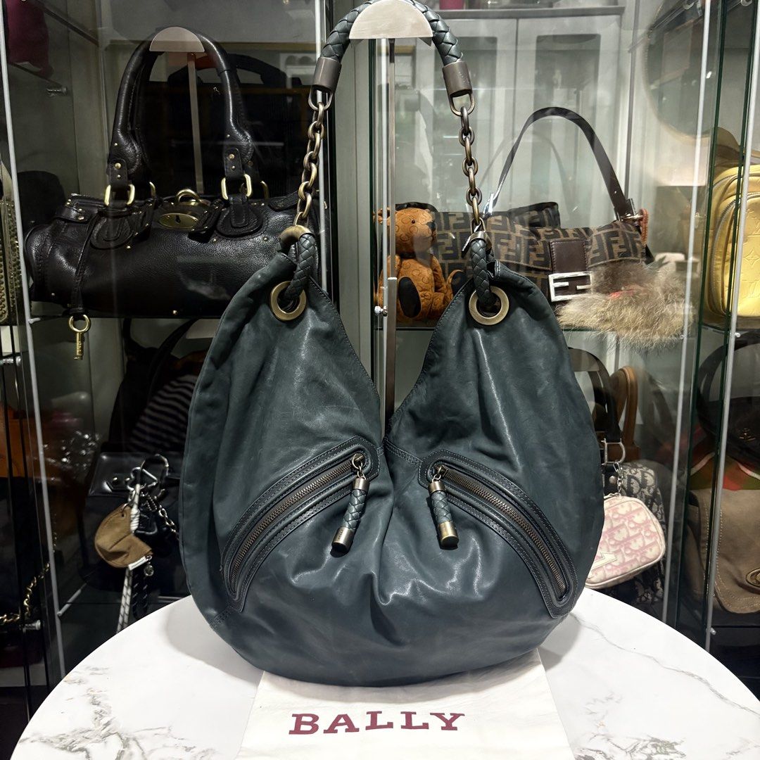 Authentic Bally Genuine Leather Boho Bag (Category: Luxury Bags & Wallets) located in Binangonan. Submitted by makoleksyon (Listing ID 1463673587, Image 1). Description: Excellent condition Like new No flaws Not faded po ang leather po Genuine leather same leather po ng Balencia Bag Ganda ng design po parang Bottega Veneta Size : 15 x 21 inches Comes with dust bag Bought in Japan 💯% Authentic Money back guarantee .