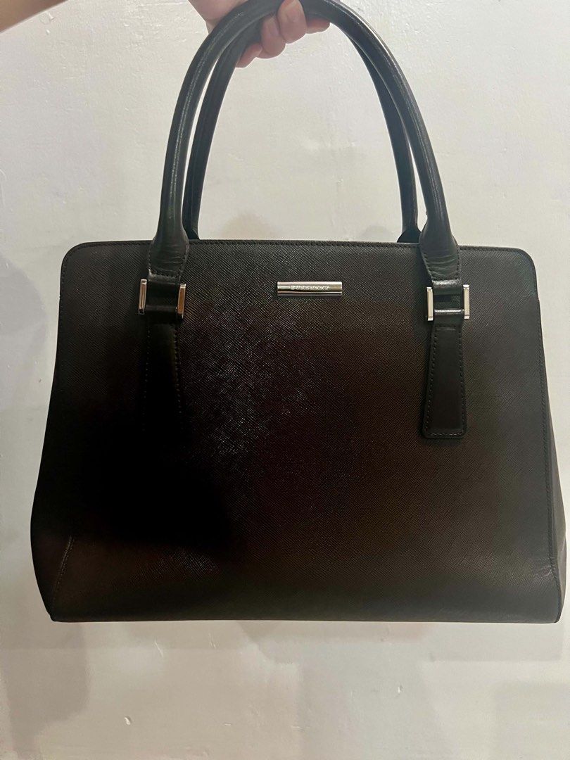 Authentic Burberry Leather Tote (Category: Tote Bags) located in Tarlac. Submitted by kopi.roti (Listing ID 1463691711, Image 3). Description: .