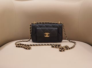 (Category: ) located in . Submitted by luxurydesignerbrands (Listing ID 1463668012, Image 1). Description: .