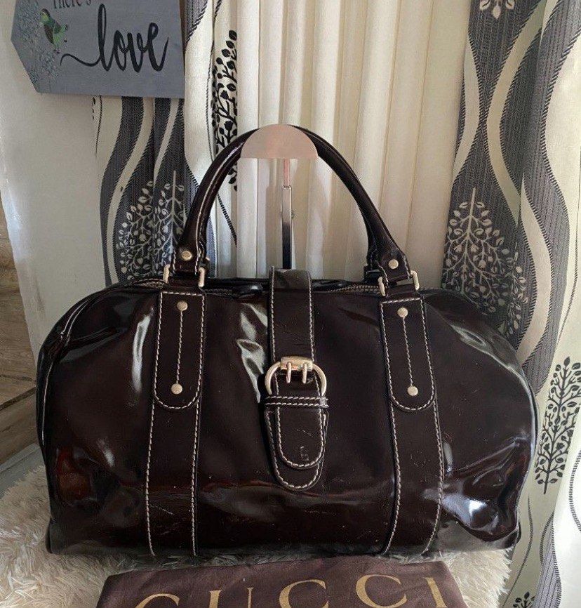 (Authentic) GUCCI Patent Leather / Enamel Boston Bag (Category: Luxury Bags & Wallets) located in Cordova. Submitted by aux.archive (Listing ID 1463711093, Image 2). Description: authentic/legit malakito bawal sa maselan may color transfer minimal rubs, at may dumi2 need clean price is negotiable .