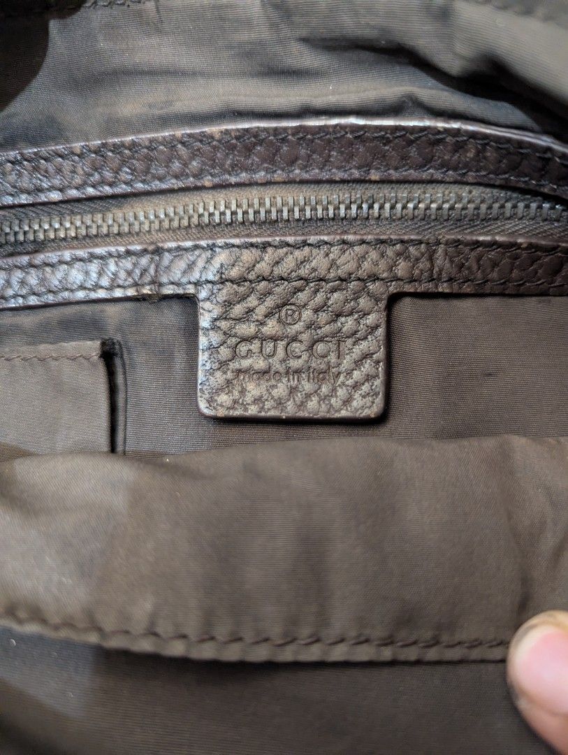 Authentic Gucci shoulder bag (Category: Luxury Bags & Wallets) located in Mabalacat. Submitted by samberr1827 (Listing ID 1463676079, Image 2). Description: .