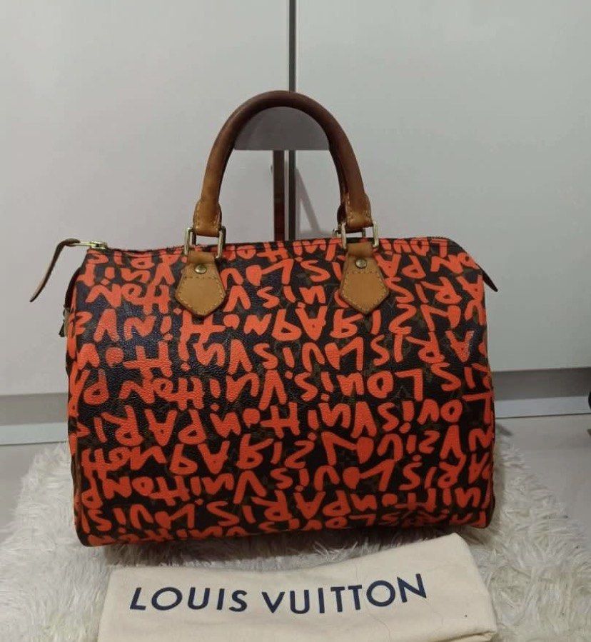 (Authentic) Louis Vuitton x Stephen Sprouse Orange Graffiti Speedy 30 (Category: Luxury Bags & Wallets) located in Cordova. Submitted by aux.archive (Listing ID 1463711361, Image 2). Description: Good condition with sign of used nag dark na yong handle may water marks may faded sa letters print and minimal rubs sa piping and may pen mark sa loob money back if proven fake Japan item authentic/legit price is negotiable .