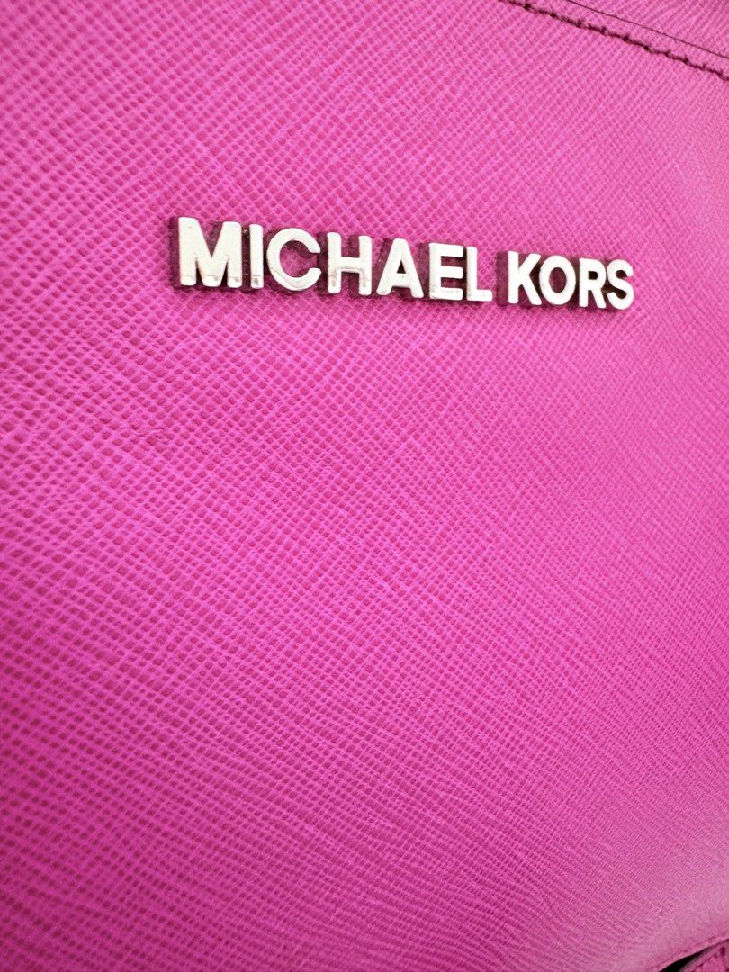 Authentic Michael Kors Saffiano Leather (Category: Luxury Bags & Wallets) located in Manila. Submitted by jean777_love (Listing ID 1463585851, Image 3). Description: Pamigay sale galing canada Original price PHP16,000 .