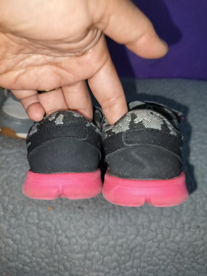 Authentic nike shoes (Category: Babies & Kids Fashion) located in Caloocan City. Submitted by jennielz (Listing ID 1463737653, Image 3). Description: (bundle )og nike shoes for your babies NIKE AIRMAX -euro 22 cm 12 -made in indonesia NIKE FLEX black-pink -euro 23.5 us 7c cm 13 made in indonesia both needs cleaning..