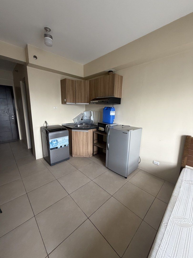 Avida Asten Tower 1 (Studio) For rent (Category: Apartments & Condos) located in Makati City. Submitted by therentalzone (Listing ID 1463606766, Image 3). Description: FOR RENT: Studio Unit – Avida Asten Tower 1 (Makati) 📍 Yakal–Malugay, Makati City, 1203 Metro Manila Avida Asten Tower 1 19th Floor Kuryente Load Fully Furnished Studio Unit Floor Area: 23 sqm 💳 Payment Options: Monthly Rent: ₱18,000 ✅ Association dues included ✔ 1 Month Advance 
