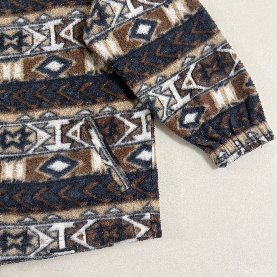 Aztec 90s Fleece Jacket (Category: Coats, Jackets and Outerwear) located in Manila. Submitted by badwillcurated (Listing ID 1463740671, Image 2). Description: 25W 28.5L fleece snap buttons.