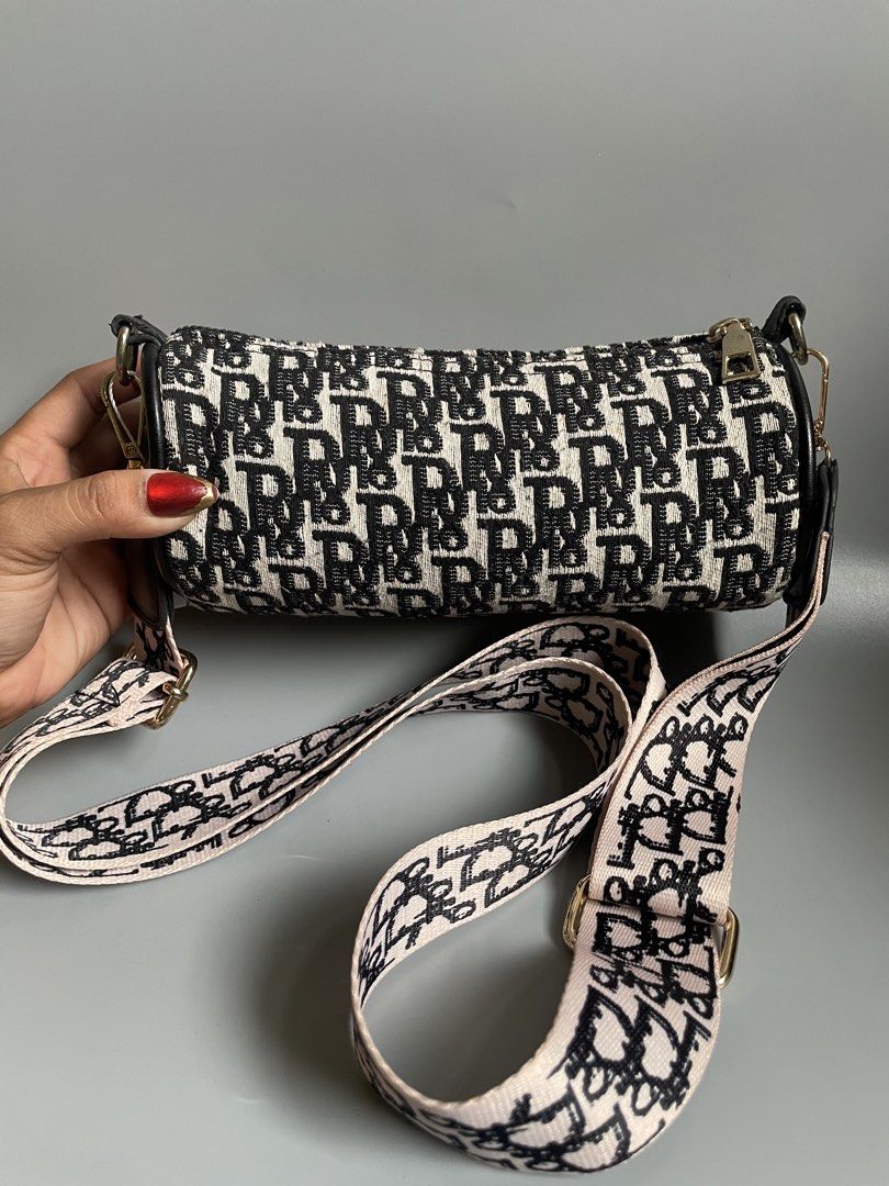 BAGS UKAY (Category: Luxury Bags & Wallets) located in Manila. Submitted by coolcrystal_cbe2ed (Listing ID 1463564890, Image 3). Description: UKAY BAGS ALMOST NEW NO ISSUE ✨.