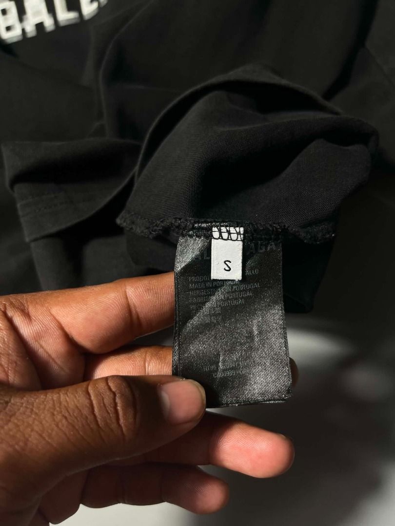 BALENCIAGA (Category: Formal Shirts) located in General Santos City (Dadiangas). Submitted by arjay_genita (Listing ID 1463630165, Image 3). Description: Balenciaga ‼️Size Large (22/26) ‼️Excellent condition ‼️Color rate 9.5./10 ‼️No issue .