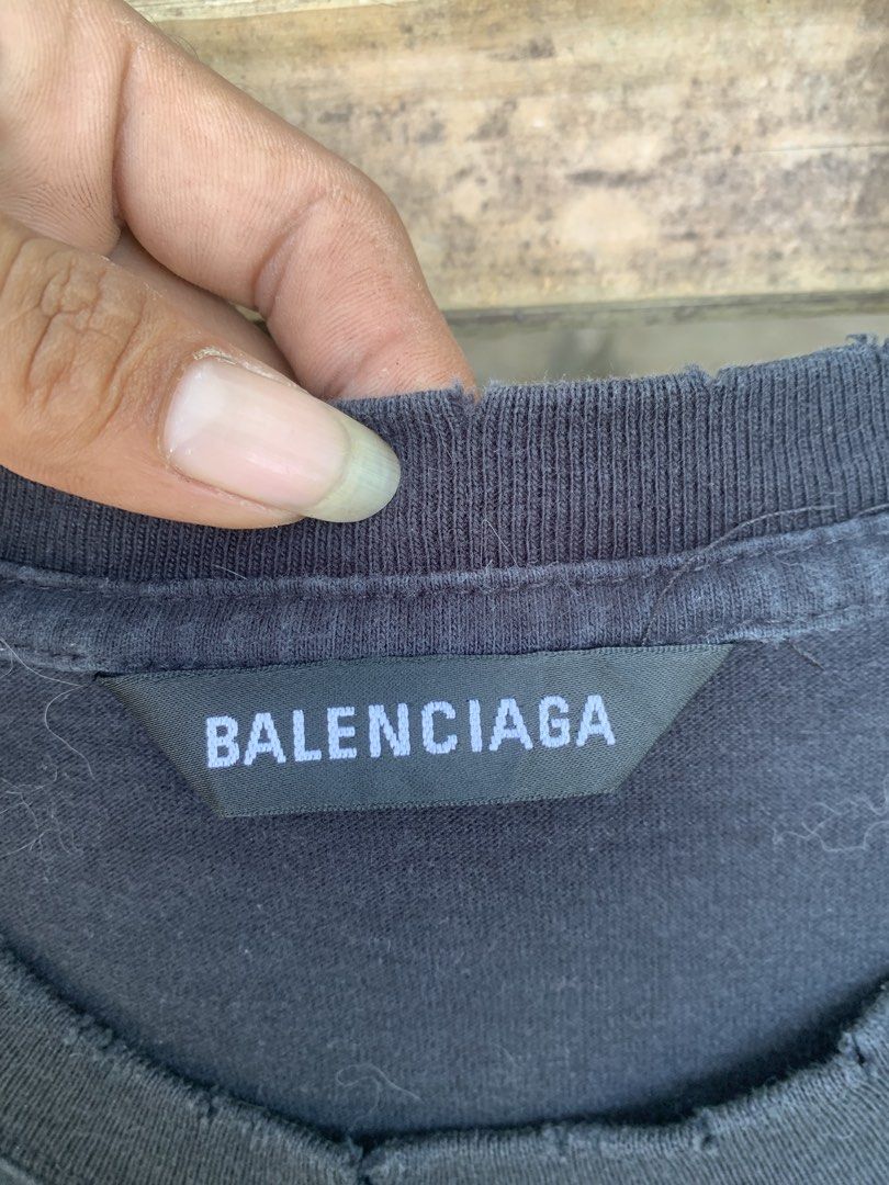 Balenciaga (Category: Tshirts & Polo Shirts ) located in Mambusao. Submitted by naze77 (Listing ID 1463679166, Image 3). Description: Dimes 23x28.