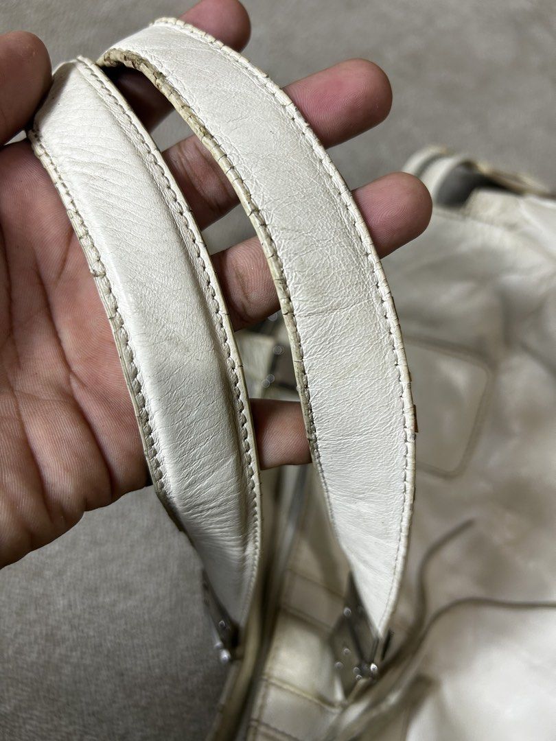 Balenciaga Bag (Category: Luxury Bags & Wallets) located in Aurora. Submitted by purethrift07 (Listing ID 1463669962, Image 3). Description: Maganda Dm me Solid na solid Fresh from the bale.