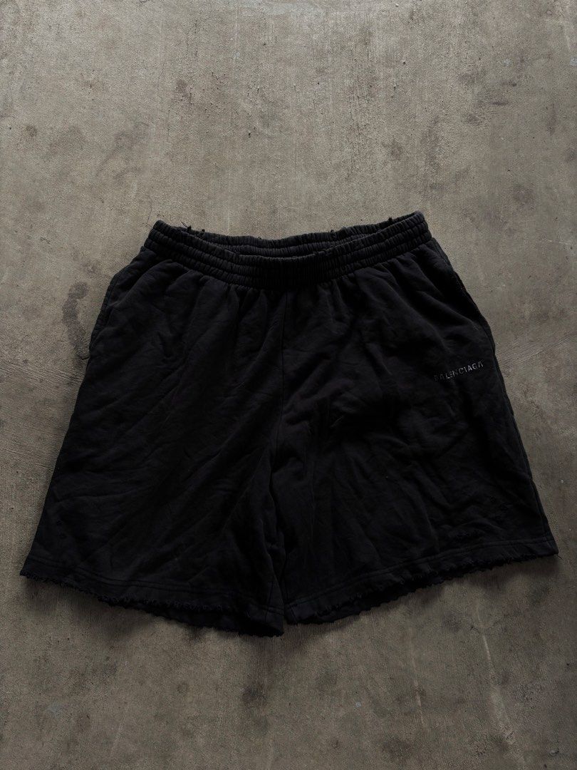 Balenciaga Black Logo Shorts Size S (Category: Shorts) located in Naga. Submitted by ajrc.shop (Listing ID 1463672899, Image 1). Description: -Balenciaga short ✅Size: S ✅Width: 32-40 ✅Length: 18 ✅Color Rate: 8.5/10 ✅Issue: Missing 1 bids ✅Need Wash ✅Location: Bicol Naga City, Camarines Sur ✅Courier: J&T Express/Flash Express ✅MOP: Gcash only.